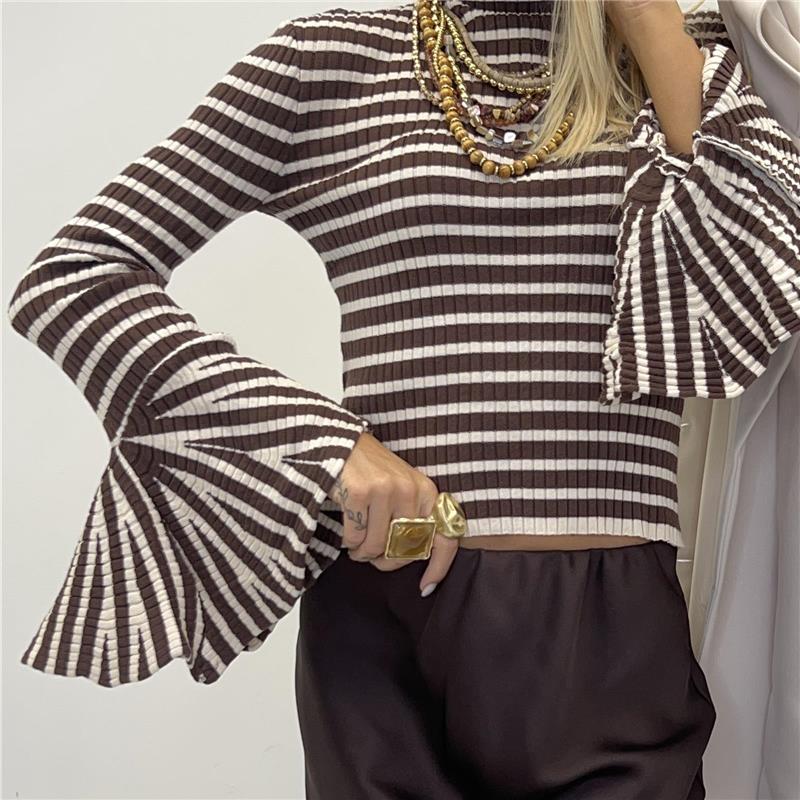 maglia in costina elasticizzata volant